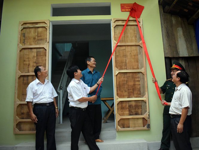 Bàn giao nhà tình nghĩa cho thương binh hạng 4/4