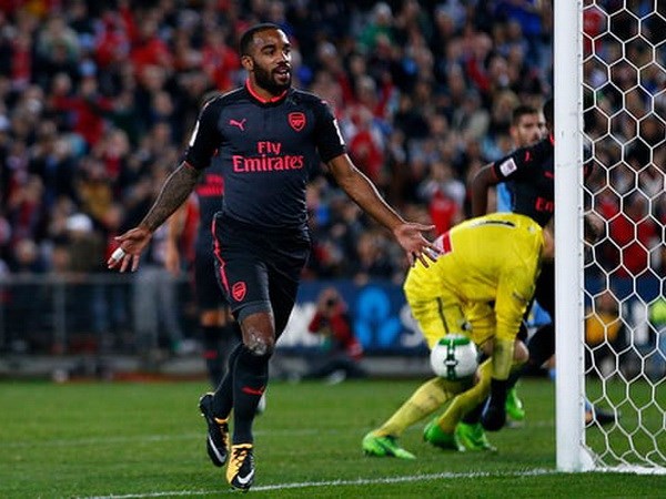 Chân sút đắt giá nhất lịch sử Arsenal "nổ súng" ngay trận ra mắt