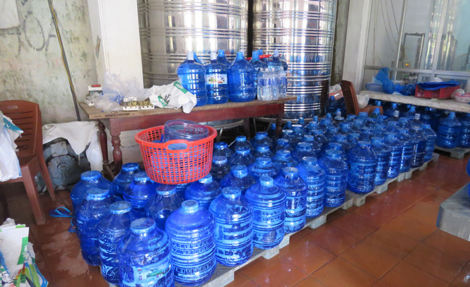 Buộc tạm dừng sản xuất nước uống đóng chai nhãn hiệu River của Công ty Khánh Hà
