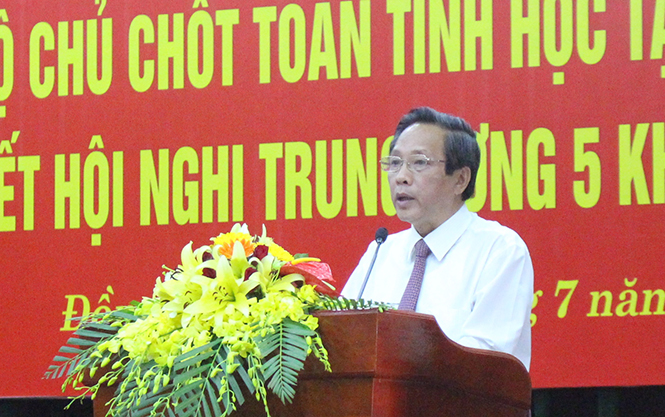Tạo sự thống nhất trong Đảng và sự đồng thuận trong nhân dân, quyết tâm thực hiện thắng lợi Nghị quyết Hội nghị Trung ương 5