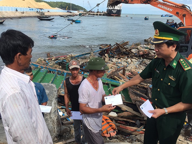 Bộ đội Biên phòng tỉnh: Hỗ trợ ngư dân bị thiệt hại nặng sau cơn bão số 2