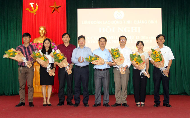 Đẩy mạnh các phong trào thi đua yêu nước trong đoàn viên, người lao động