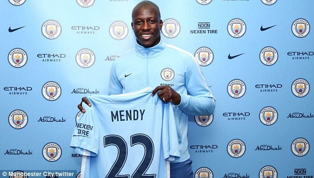 Manchester City chính thức có hậu vệ đắt giá nhất thế giới