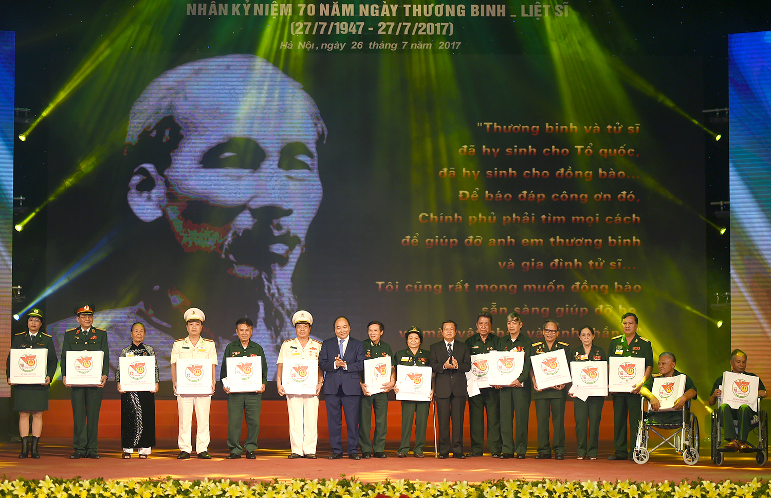 Thủ tướng: Chúng ta nguyện sống xứng đáng với những cống hiến, hy sinh của đồng chí, đồng bào