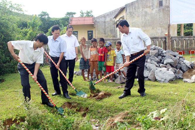 Khởi công xây dựng phòng học tại bản Lâm Ninh