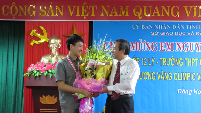 Vinh danh Nguyễn Thế Quỳnh - học sinh giành hai huy chương vàng Quốc tế