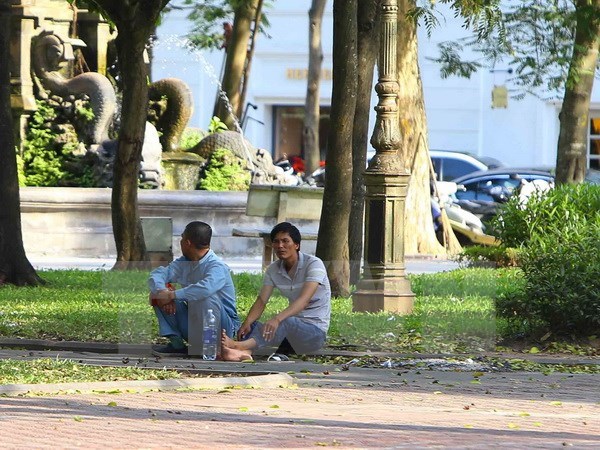 Bắc bộ nắng nóng, Nam bộ có mưa dông, lốc xoáy và gió giật mạnh