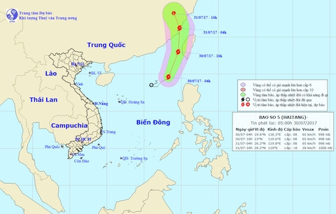 Bão số 5 di chuyển lên phía Bắc Biển Đông, cách Hoàng Sa 700km
