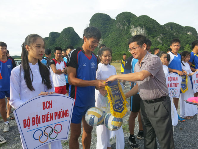 Khai mạc giải bóng chuyền Đại hội TDTT toàn tỉnh lần thứ VIII