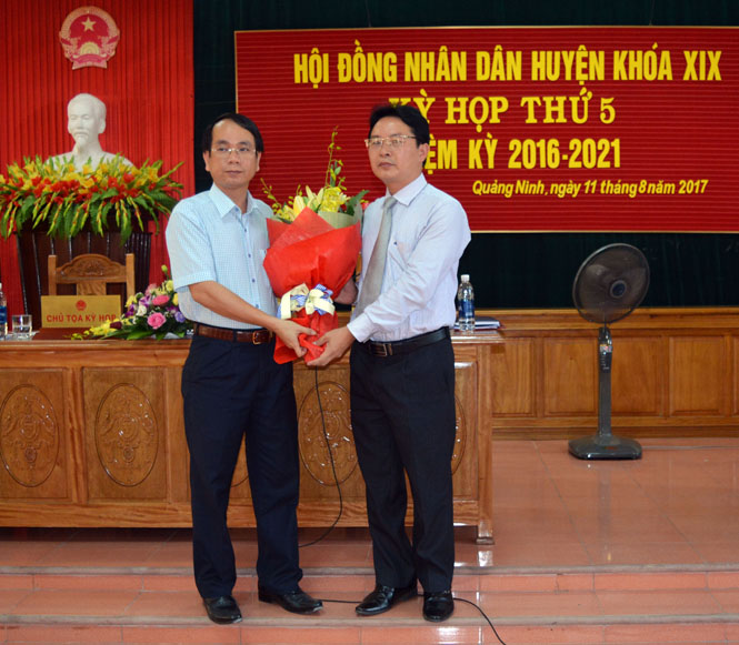 Đồng chí Phạm Trung Đông được bầu giữ chức Chủ tịch UBND huyện Quảng Ninh