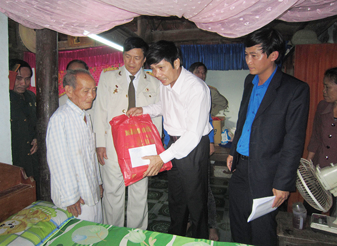 Trung thành, gương mẫu, đổi  mới, xây dựng tổ chức hội trong sạch, vững mạnh