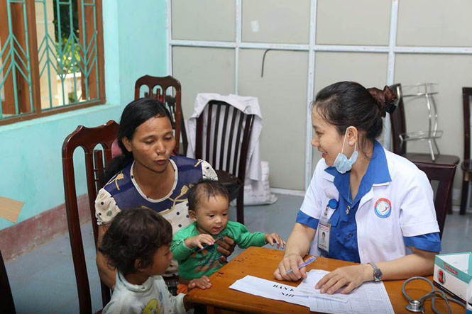 Trên 300 người dân xã ở Kim Thủy được khám, cấp thuốc miễn phí
