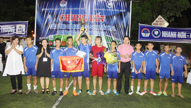 TP. Đồng Hới tổ chức giải bóng đá khối tiểu học và THCS năm 2017