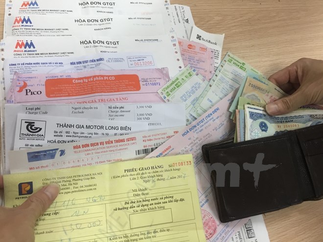 Tăng thuế VAT có nghĩa là "đánh vào túi tiền" của mọi người dân