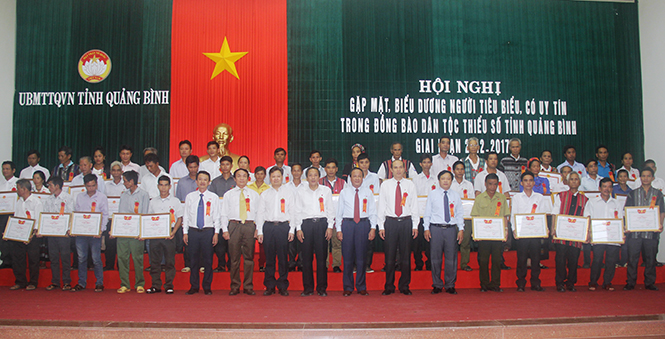 Biểu dương 50 cá nhân tiêu biểu trong đồng bào dân tộc thiểu số