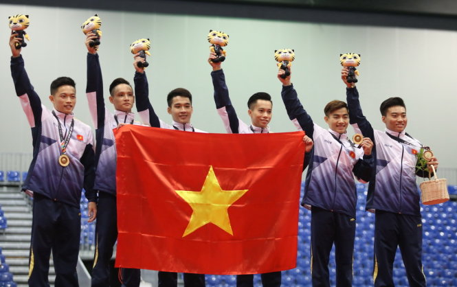 "Biệt đội người hùng" thể dục dụng cụ