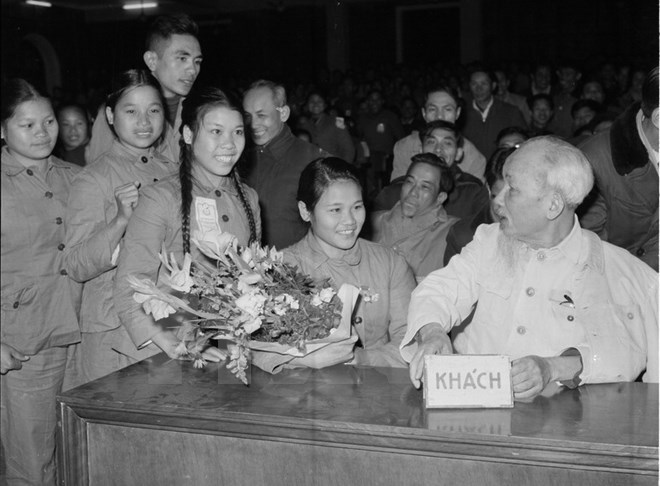 Xây dựng chuẩn mực đạo đức đảng viên theo phong cách Hồ Chí Minh