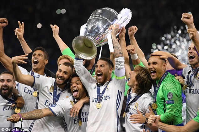 Champions League: M.U dễ thở, Real và Chelsea vào bảng khó