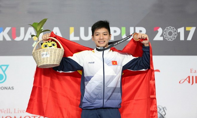 Kình ngư 15 tuổi Kim Sơn phá kỷ lục SEA Games bơi 400m hỗn hợp