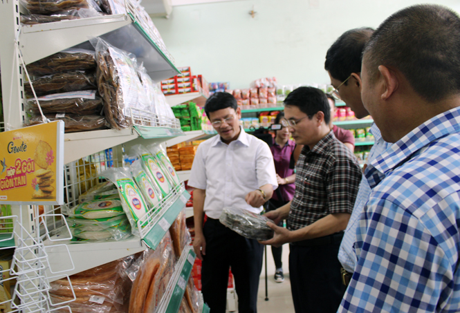 Khai trương "Điểm bán hàng Việt" tại siêu thị Thái Hậu