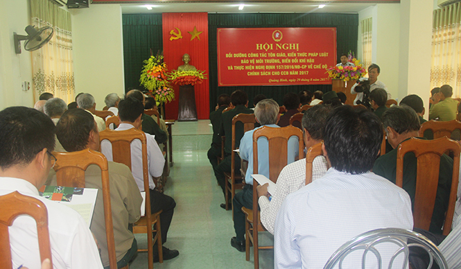 Bồi dưỡng kiến thức pháp luật, bảo vệ môi trường và chế độ chính sách cho CCB