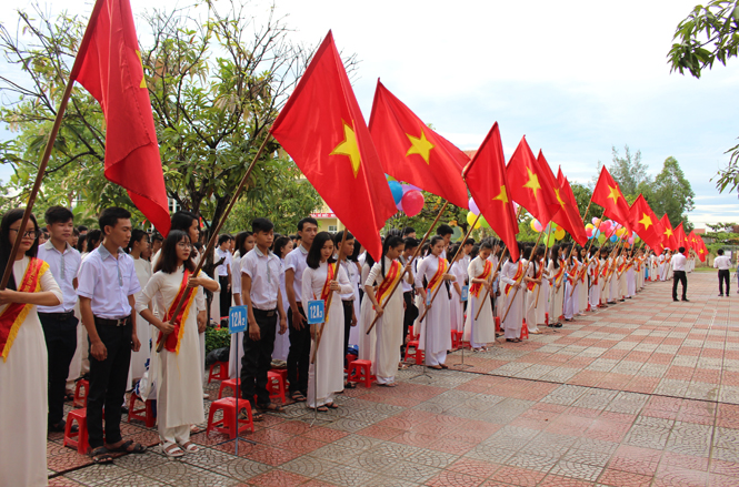 Sáng nay, gần 22 vạn học sinh náo nức ngày khai trường