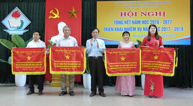 Quyết tâm hoàn thành xuất sắc nhiệm vụ năm học 2017-2018
