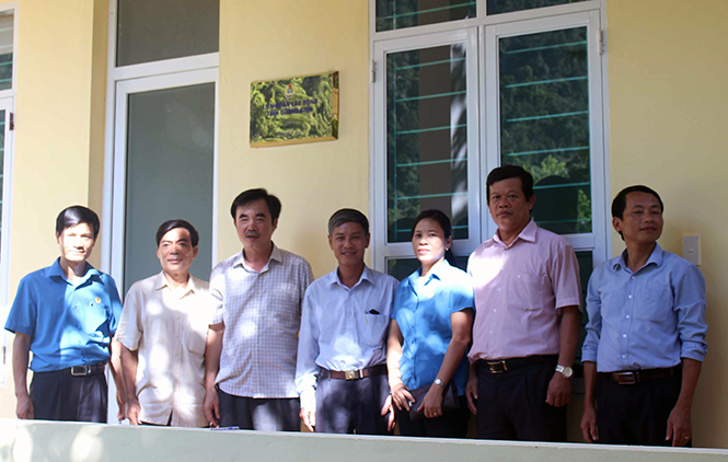 LĐLĐ tỉnh: Bàn giao nhà nội trú cho giáo viên Trường TH và THCS Thượng Hóa