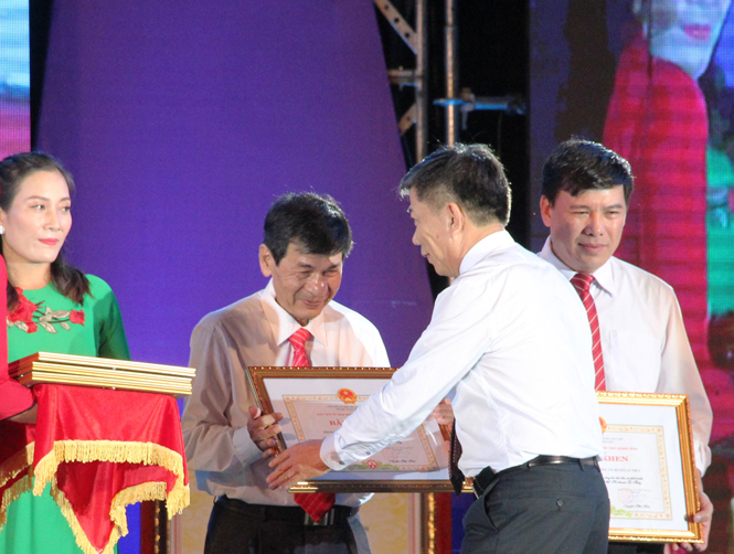 Ngành Giáo dục-Đào tạo Lệ Thủy được tặng bằng khen vì có cách làm hay trong bảo tồn Hò khoan Lệ Thuỷ