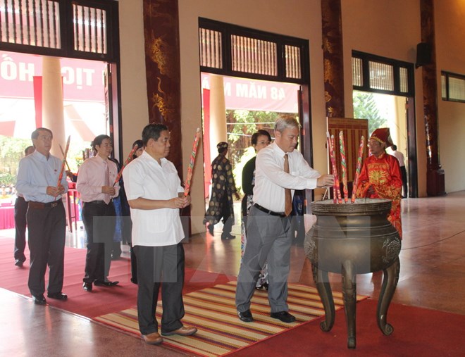 Dâng hương, tưởng niệm 48 năm Ngày mất của Chủ tịch Hồ Chí Minh
