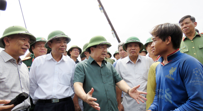 Phó Thủ tướng Chính phủ Trịnh Đình Dũng kiểm tra, chỉ đạo phòng, chống bão số 10 tại Quảng Bình