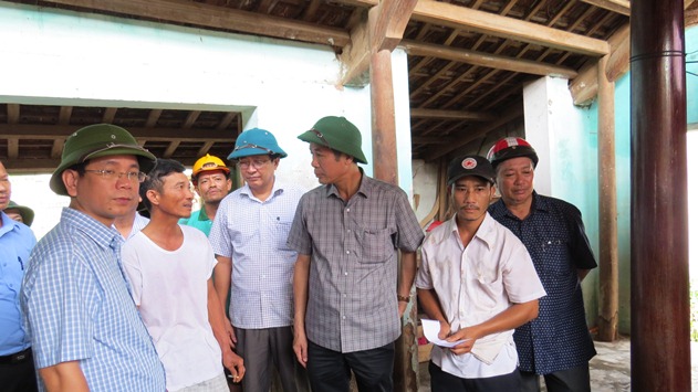 Phát huy tinh thần "tình làng, nghĩa xóm" khắc phục hậu quả cơn bão số 10