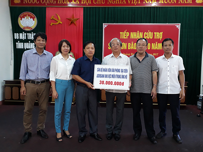 Chung tay khắc phục hậu quả bão số 10