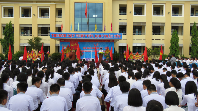 Hiệu trưởng phải chịu trách nhiệm nếu để xảy ra tình trạng lạm thu trong trường học