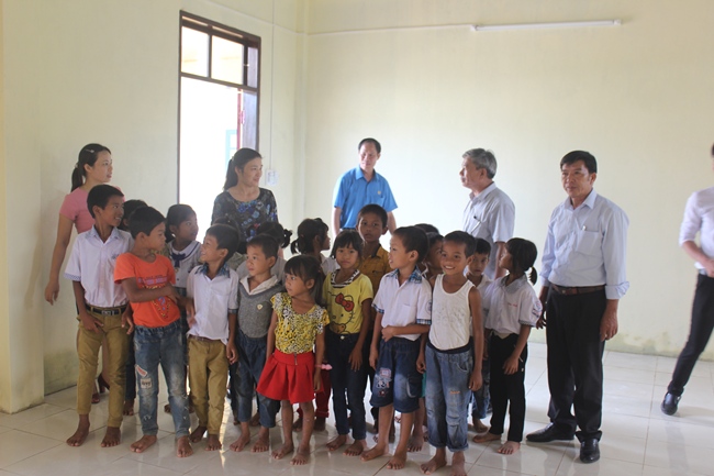 Niềm vui của giáo viên cắm bản