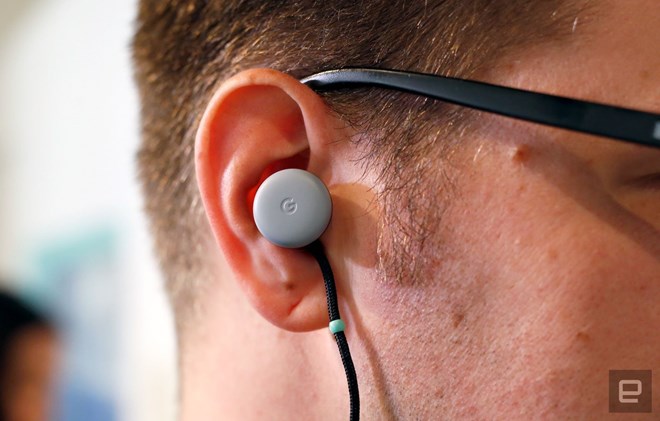 Google ra mắt tai nghe có khả năng phiên dịch 40 loại ngôn ngữ