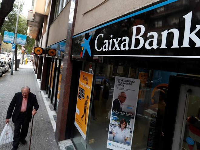 Các công ty, ngân hàng Tây Ban Nha di dời trụ sở khỏi Catalonia
