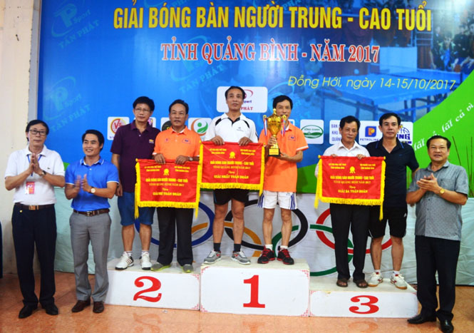 Bế mạc giải bóng bàn người trung – cao tuổi năm 2017