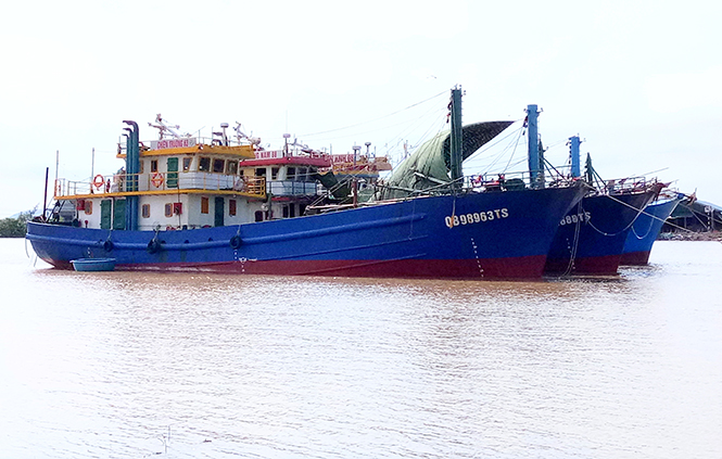 Tàu vỏ thép vươn khơi