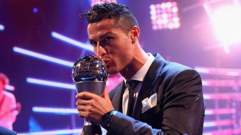 Ronaldo đoạt giải thưởng "Cầu thủ xuất sắc nhất năm 2017"