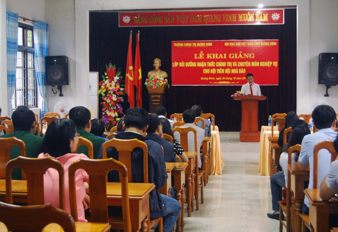 Khai giảng lớp bồi dưỡng nhận thức chính trị và chuyên môn nghiệp vụ cho hội viên Hội Nhà báo