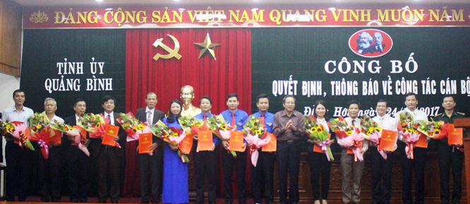 Ban Thường vụ Tỉnh ủy: Trao quyết định điều động, bổ nhiệm cán bộ chủ chốt