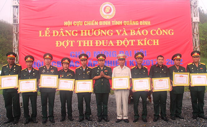 Phát huy vai trò tiên phong, gương mẫu, tham gia xây dựng và bảo vệ Đảng, chính quyền thực sự vững mạnh
