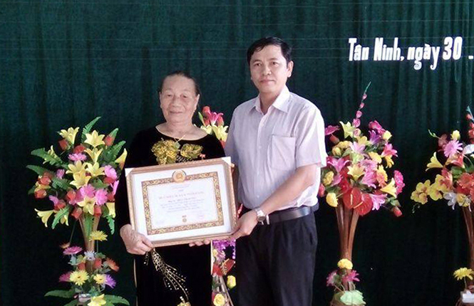 Quảng Ninh: Phấn đấu hoàn thành chỉ tiêu kết nạp đảng viên