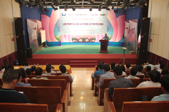 Khai mạc lớp tập huấn làm phim tài liệu và phóng sự truyền hình