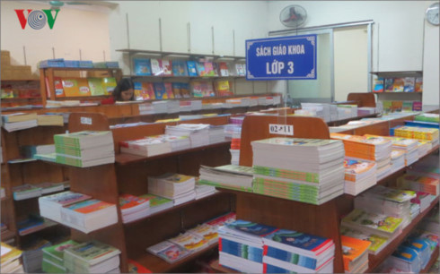 Nên lùi thời gian giảng dạy sách giáo khoa mới từ 2 năm trở lên?