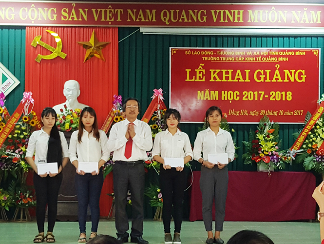 Trường trung cấp kinh tế Quảng Bình khai giảng năm học 2017-2018