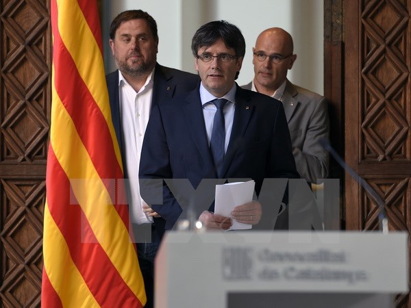 Tây Ban Nha phát lệnh bắt các thành viên chính quyền cũ của Catalonia