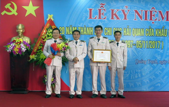 Kỷ niệm 20 năm thành lập Chi cục Hải quan cửa khẩu cảng Hòn La