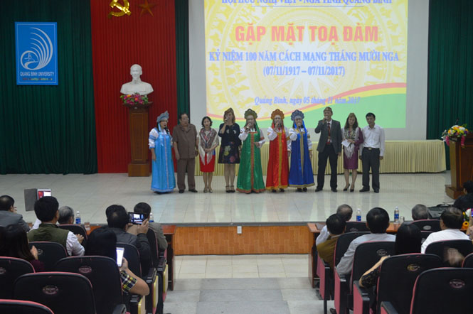 Tọa đàm kỷ niệm 100 năm Cách mạng Tháng Mười Nga